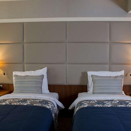 Ramada by Wyndham Sakarya Hendek Hotel Bagian luar foto
