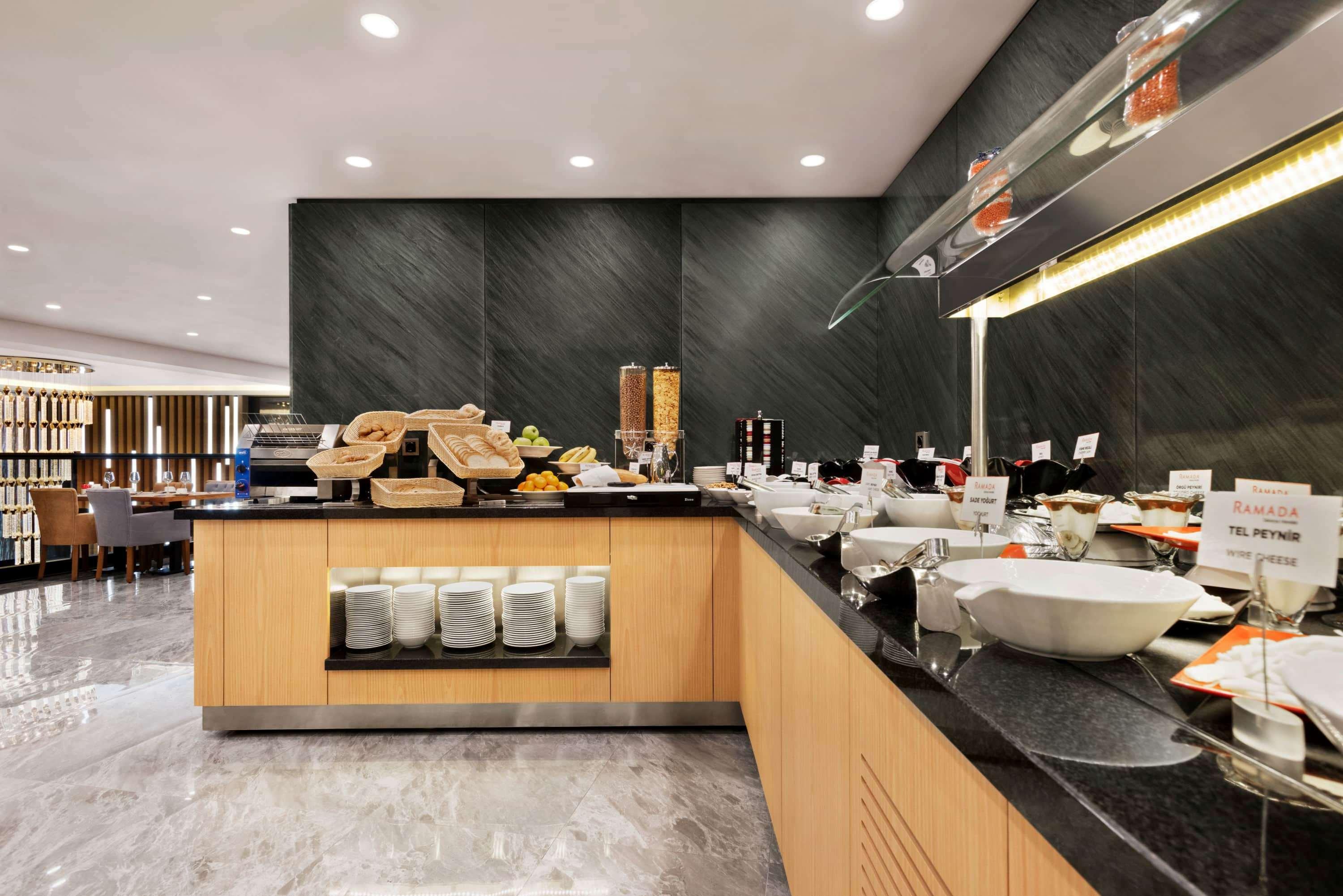 Ramada by Wyndham Sakarya Hendek Hotel Bagian luar foto