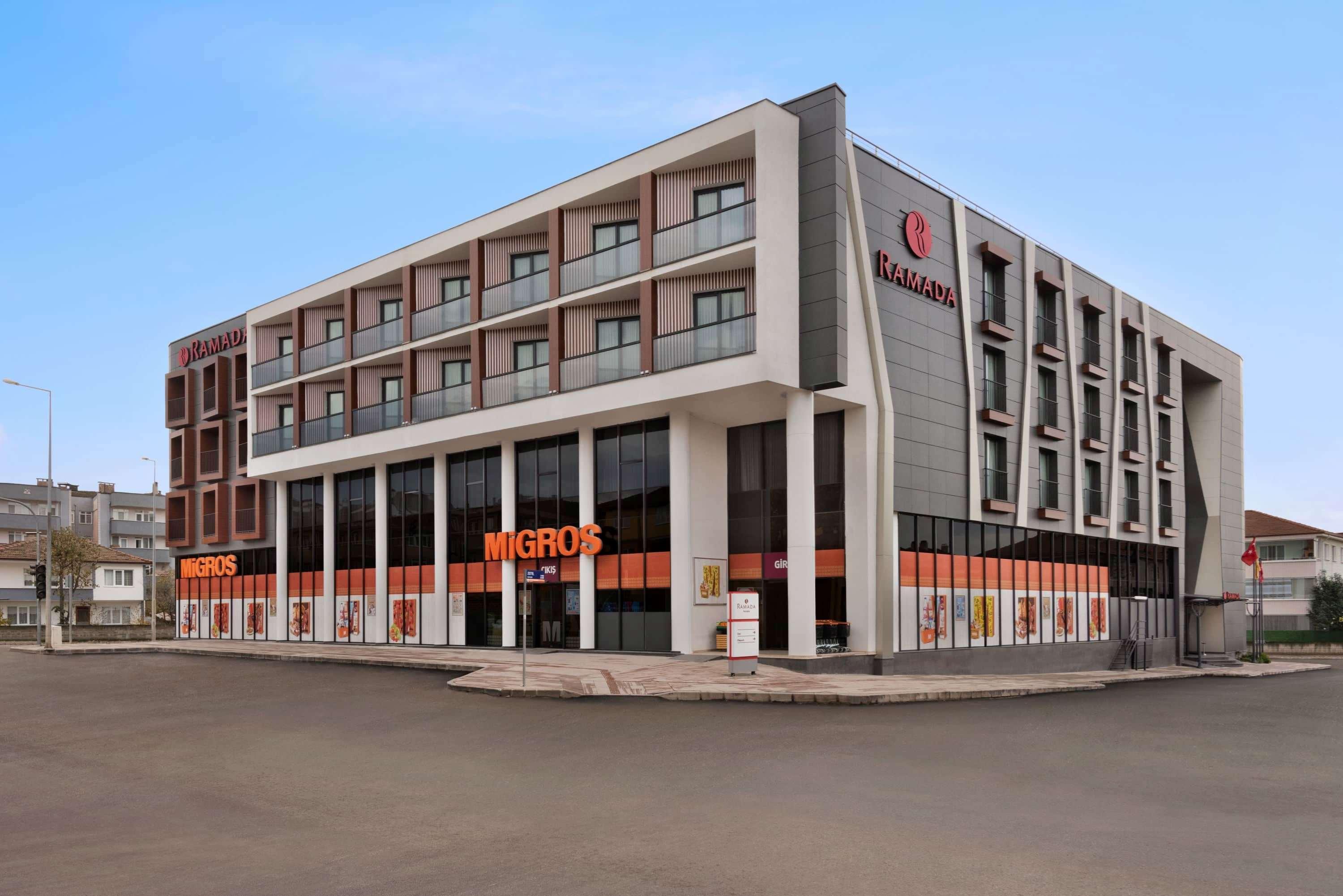 Ramada by Wyndham Sakarya Hendek Hotel Bagian luar foto