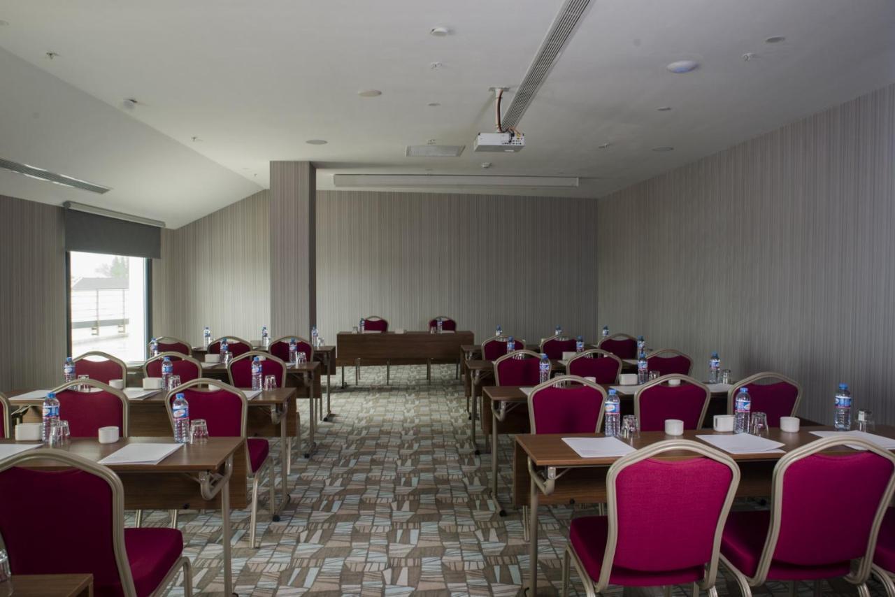 Ramada by Wyndham Sakarya Hendek Hotel Bagian luar foto