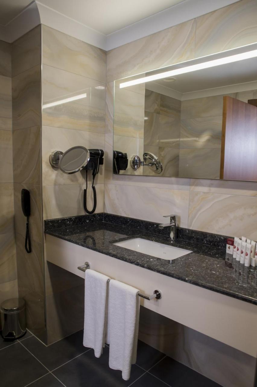 Ramada by Wyndham Sakarya Hendek Hotel Bagian luar foto